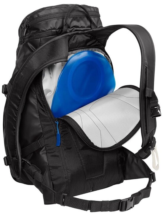 CamelBak SnoBlast 22 Hydration Backpack Black 70oz 2L